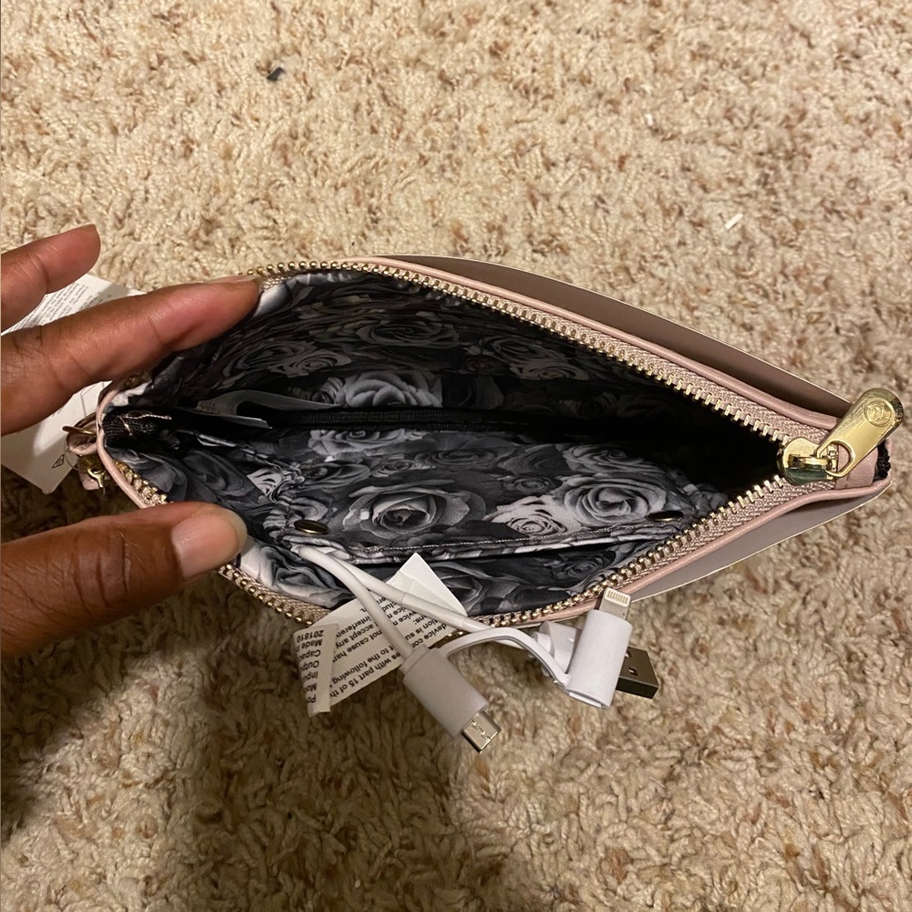 ANDRIENNE VITTADINI. Blush Charging Wallet with Detachable Strap - Picture 5 of 7